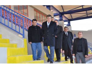 Vali Küçük Stadyumda İnceleme Yaptı