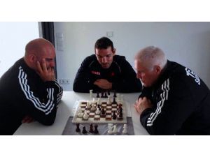 Boks Maçına Satranç İle Hazırlanıyor