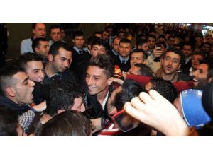 Alex Telles’e Coşkulu Karşılama