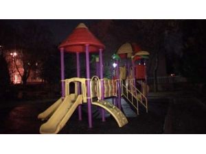 Yeni Doğmuş Bebek Parka Bırakıldı