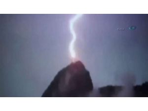 Hz. İsa Heykeline Yıldırım Düştü