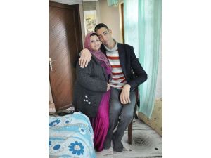 Dünyanın En Uzun Adamı Mutlu