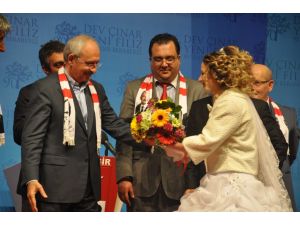 Kılıçdaroğluna Ayakkabı Kutusunda Ametist Taşı Hediye Edildi