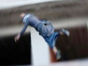 Yakalanacağını Anlayınca 3. Kattan Atladı