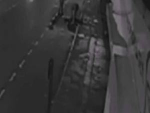 Gece Yalnız Yürürken Dikkat!