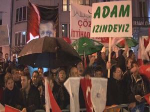 Belçika’da Yüzlerce Kişi Başbakan’ı Bekliyor