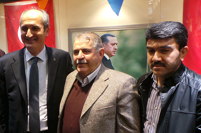 Ak Parti Seçim Bürosunda Başkanlar Geçidi