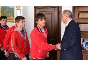 Başkan Karahan’dan Şampiyonlara Kaplıca Ödülü
