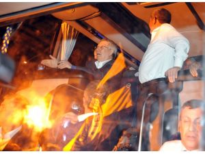 Aziz Yıldırım Coşkuyla Karşılandı
