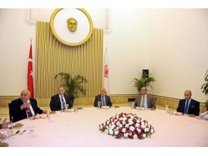 Eski Mevkidaşlarına Yemek Verdi