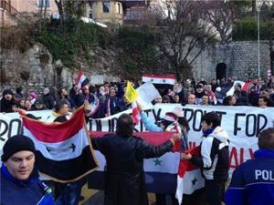 Cenevre’de Esad Yanlıları Slogan Attı