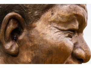 Mandela’nın Kulağından Bakın Ne Çıktı !