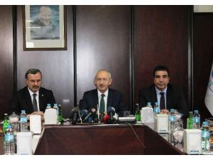 Esad’ı Kınadı Ama...