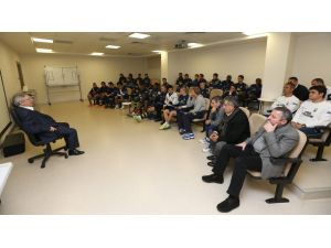 Aziz Yıldırım, Futbolcular Ve Teknik Heyet İle Bir Araya Geldi