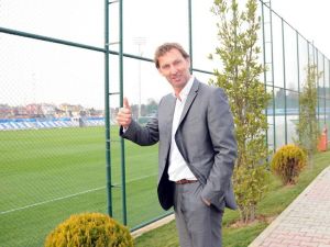 İngiliz Futbolunun Efsane İsmi Tony Adams, Kasımpaşa’yı Ziyaret Etti
