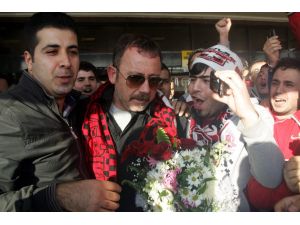 Sergen Yalçın’a Görkemli Karşılama