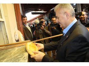 Binali Yıldırım Fırından Ekmek Çıkardı