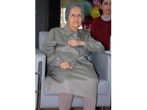 100. Yaşını Bakan’la Kutladı