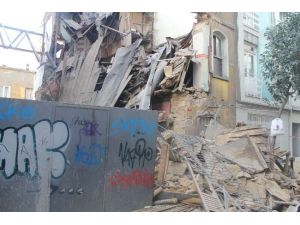 Şişli’de Metruk Bina Çöktü