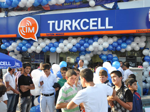 Turkcell DE-KAda Sanatçılardan İmza Töreni