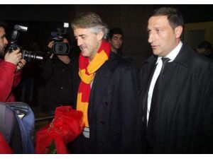Galatasaray’a ’’Meşaleli’’ Karşılama