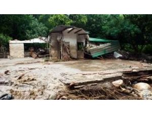 Doğal Afet 13 Can Aldı