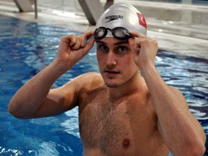 (Özel Haber) Havuzda Bir Yıldız Parlıyor