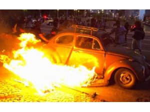 Yanan Araçtan Böyle Kurtarıldılar