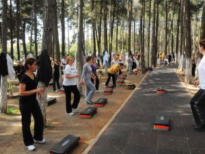 Beylikdüzü, Ücretsiz Step Ve Aerobik Çalışmaları İçin Sezonu Açtı