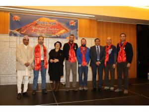 Evereste Tırmanan Türk Dağcılarla Nepal Tanıtımı