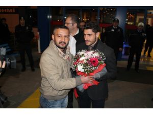 Trabzonspor’un Yeni Transferi Özer Hurmacı, Davul Ve Zurnayla Karşılandı