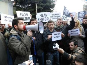 Kosova’da Öğrencilerin Öfkesi Dinmiyor