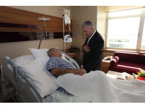 Yıldırım, Kocaoğlunun Hastanedeki Kardeşini Ziyaret Etti