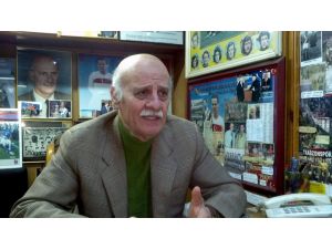 Efsane Hoca Ahmet Suat Özyazıcı, Mustafa Akçaya Sahip Çıktı