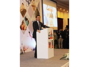 Bakan Çelik: “İlk Aşamada 100 Alevi Dedesini Umreye Gönderiyoruz”