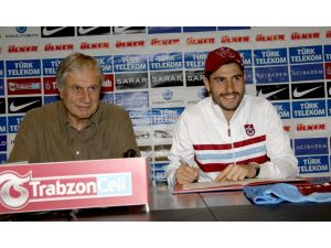 Özer Hurmacı Trabzonspor İle Sözleşme İmzaladı