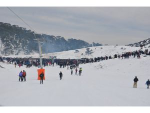 Ekonomi Bakanı Nihat Zeybekci, Bozdağ’da Kar Şenliği’ne Katıldı