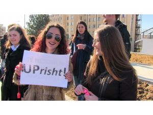 Kosovada Rektörün İstifasını İsteyen Öğrenciler Polisle Çatıştı