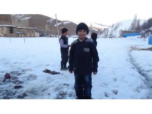 Arkadaşlarım Gibi Oynamak, Okula Gitmek İstiyorum