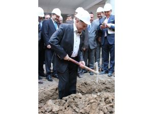 Binali Yıldırım, İnşaat Temeline Kazma Vurdu