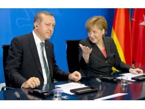 Merkel’den Rumların Bloke Ettiği Fasılların Açılmasına Destek