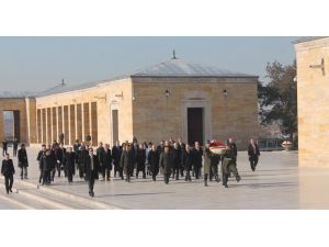 Romanya Devlet Başkanı Basescu Anıtkabir’i Ziyaret Etti