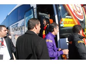 Galatasaray - Tokatspor Maçında Taraftarlar Uzun Kuyruklar Oluşturdu