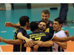 Fener Yarı Finalin Kapısını Araladı