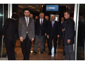 Kılıçdaroğlu, Ünlü Oyuncuyu Hastanede Ziyaret Etti