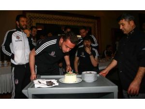 Genç Eldivene Sürpriz Doğum Günü Kutlaması