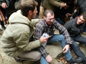 Polis Ve Öğrenciler Arasında Çatışma: 100 Yaralı