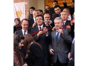 Bakan’a Kılıçdaroğlu Posteri Salladı