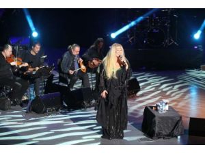 Unutulmaz Parçalarını Hayranları İçin Seslendirdi