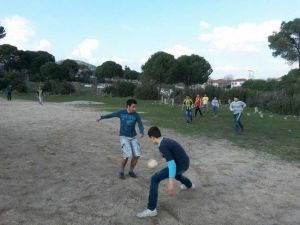 Bu Gençler Futbol Sahasında Değil...